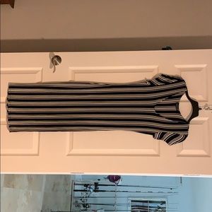 Women’s form fitting stretchy black & white dress